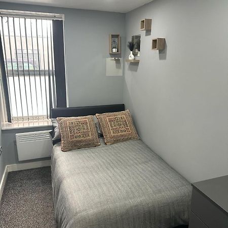 2 Bedroom Flat With Hot Tub 카디프 외부 사진
