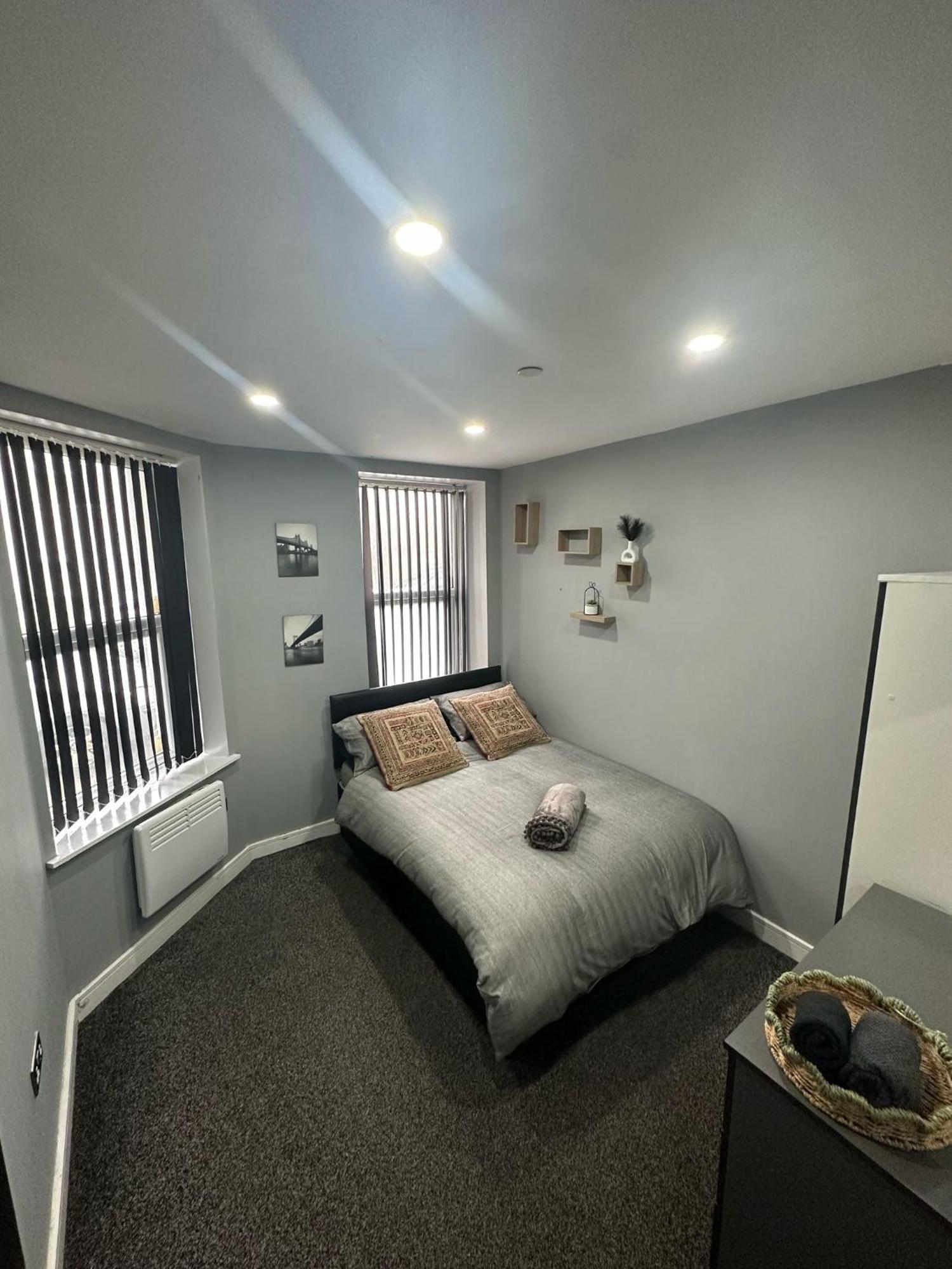2 Bedroom Flat With Hot Tub 카디프 외부 사진