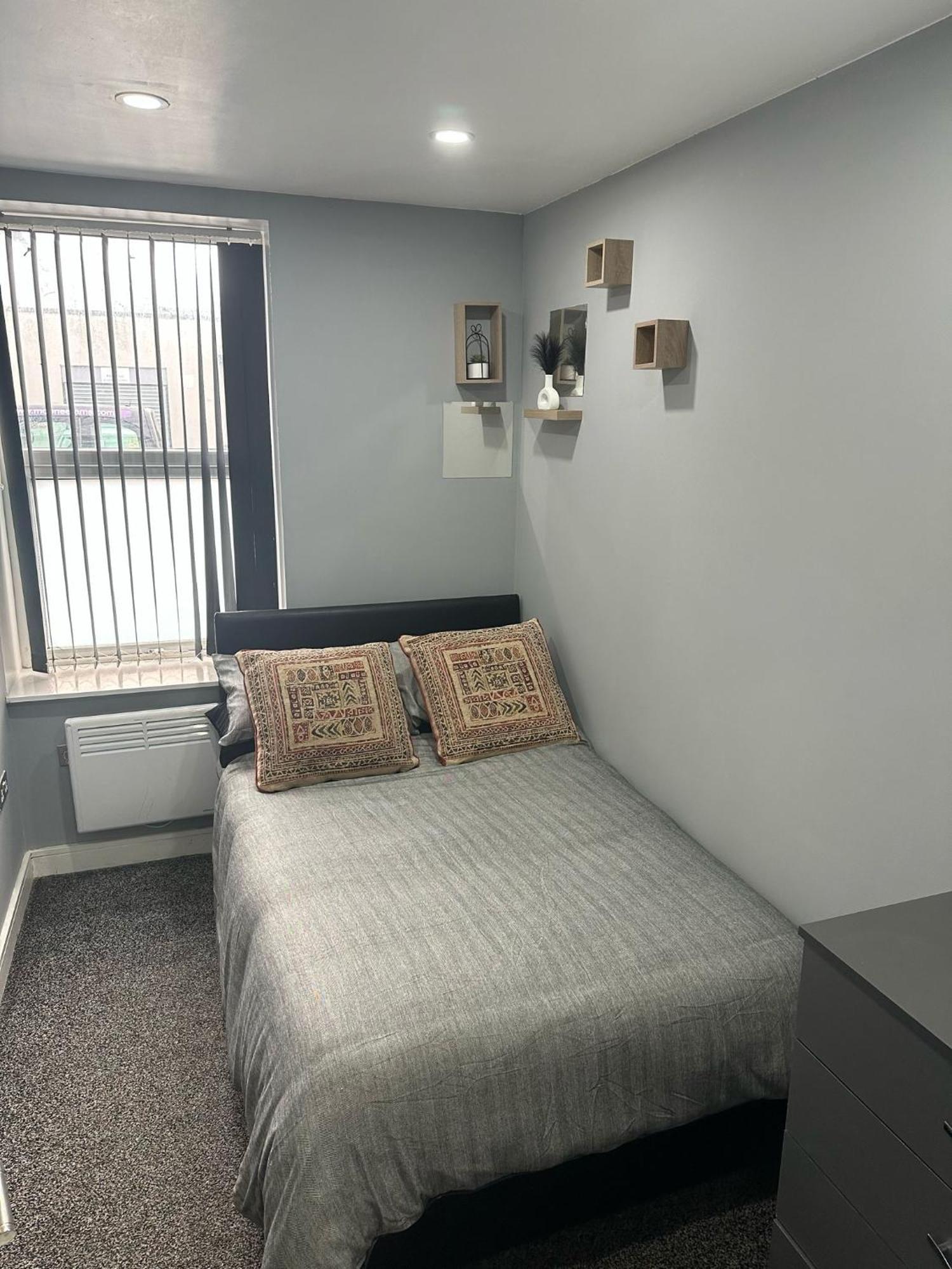 2 Bedroom Flat With Hot Tub 카디프 외부 사진