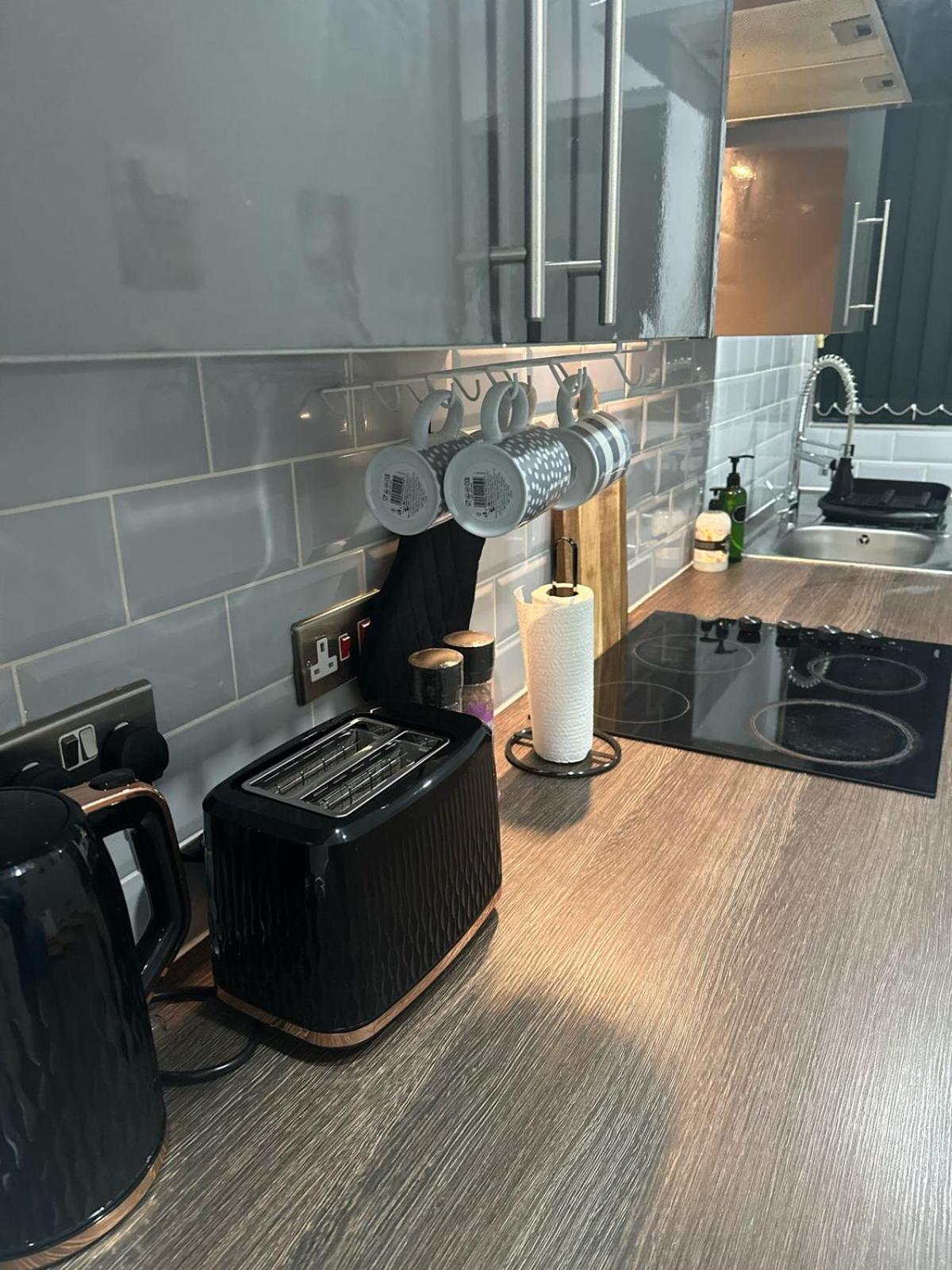 2 Bedroom Flat With Hot Tub 카디프 외부 사진